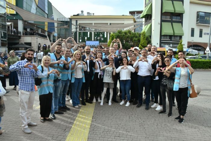 Bakan zyiit, Siyasi tercihi ne olursa olsun Yeniehir ailesi daima yan yana duracak...