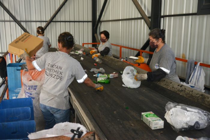 Yeniehir Belediyesi 352 ton ambalaj ve tekstil atn geri dnme kazandrd...