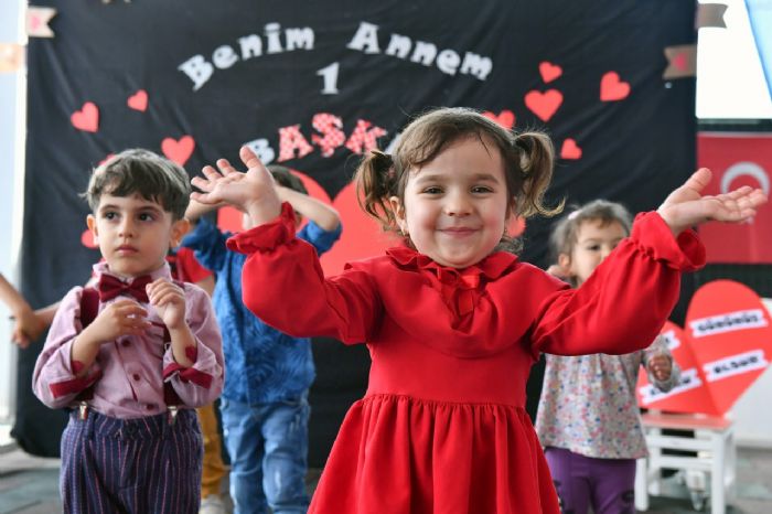 BYKEHRN OCUK GELM MERKEZLERNDE ANNELER GN KUTLANDI...