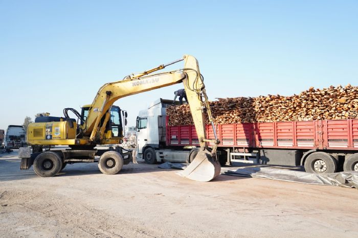 TARSUSLU HAYIRSEVERLER, AFET BLGESNDEN GELEN VATANDALAR N 2 TIR YAKACAK ODUN BAILANDI...