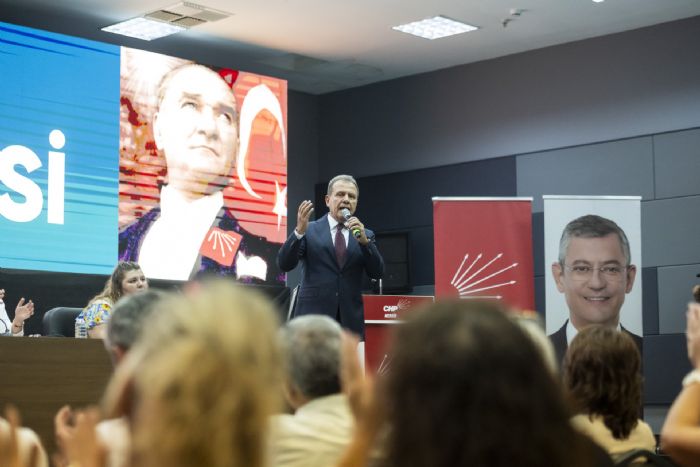 BAKAN SEER, CHP MERSN KADIN KOLLARI L KONGRESݒNDE...