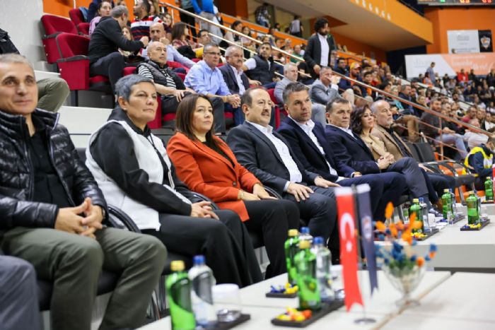 VAL AL HAMZA PEHLVAN, KADINLAR BASKETBOL MAINDA...  