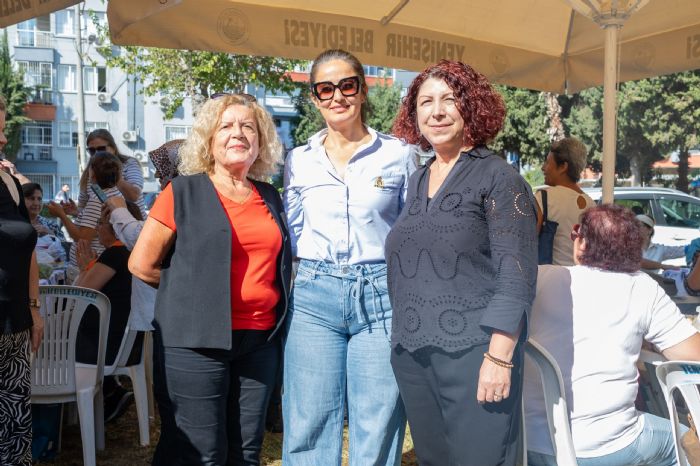 Yeniehirli kadnlar Dayanma Pikniinde bulutu...