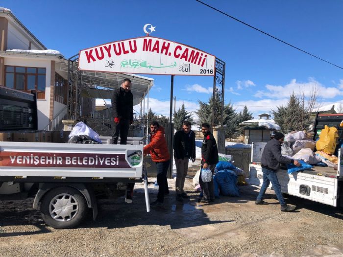 Yeniehir Belediyesi ekipleri Malatyann kylerinde depremzedelerin yannda...