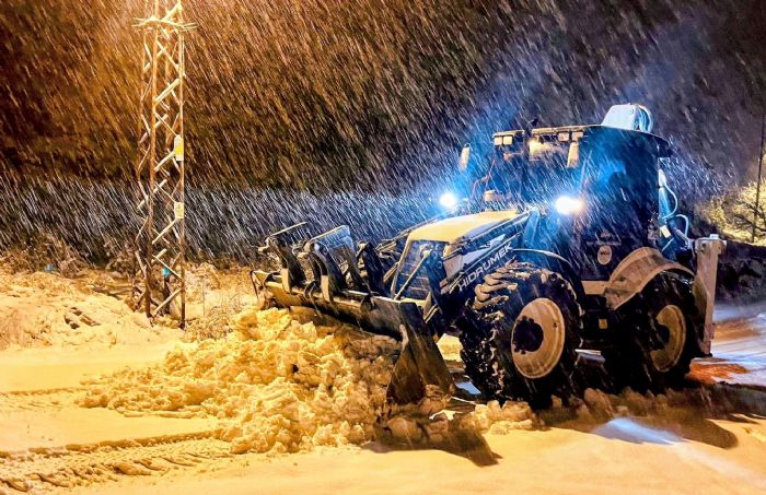 TOROSLAR BELED�YES�, KARLI YOLLARI ULA�IMA A�IYOR...