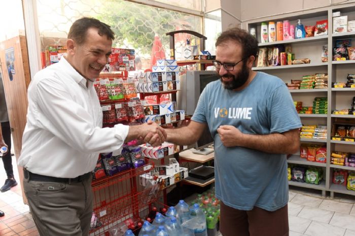 Bakan Abdullah zyiit esnaf ziyaretlerini srdryor...