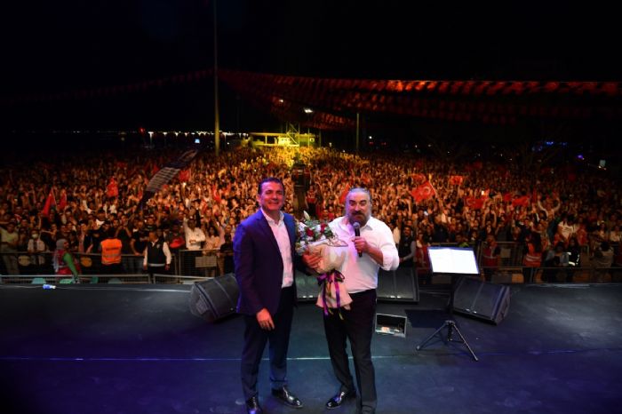 Cumhuriyet Bayram Yeniehir’de Volkan Konak konseriyle kutland...