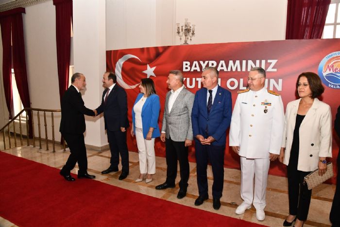 Vali Ali Hamza Pehlivan Kamu Grevlileri ve Vatandalarla Bayramlat...