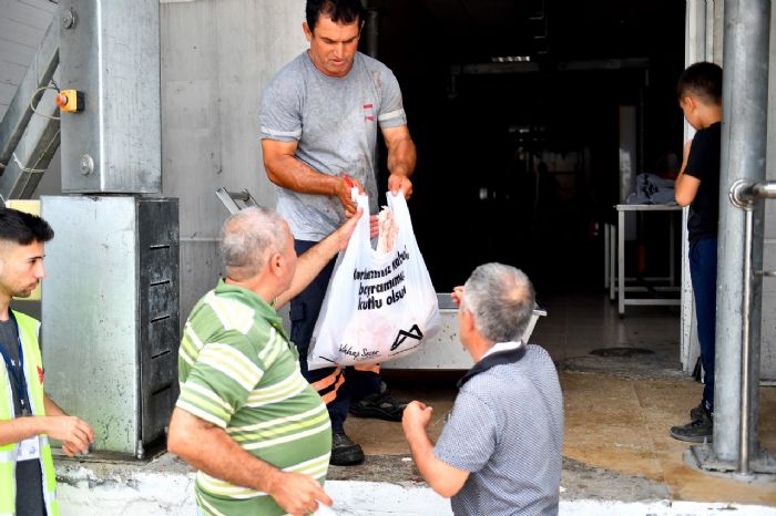 VATANDALAR BU BAYRAMDA DA KURBANLIKLARINI MERSN BYKEHRE EMANET ETT...