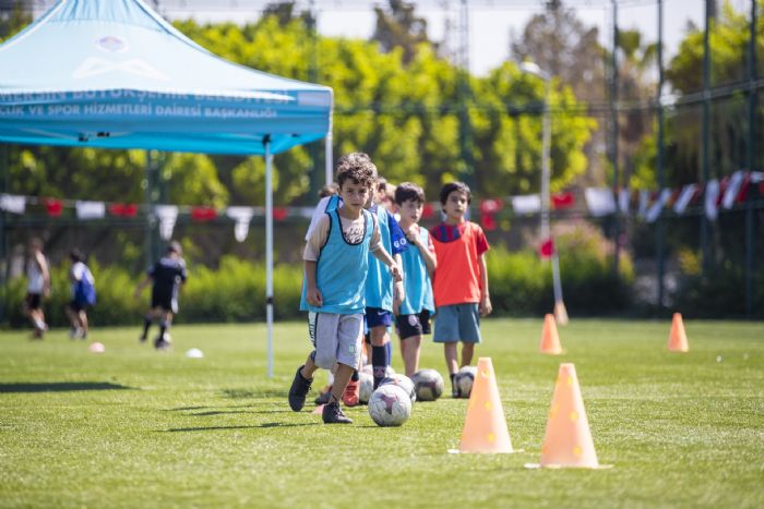 BYKEHR FUTBOL KURSUYLA OCUKLAR YAZI SPORLA GERYOR...