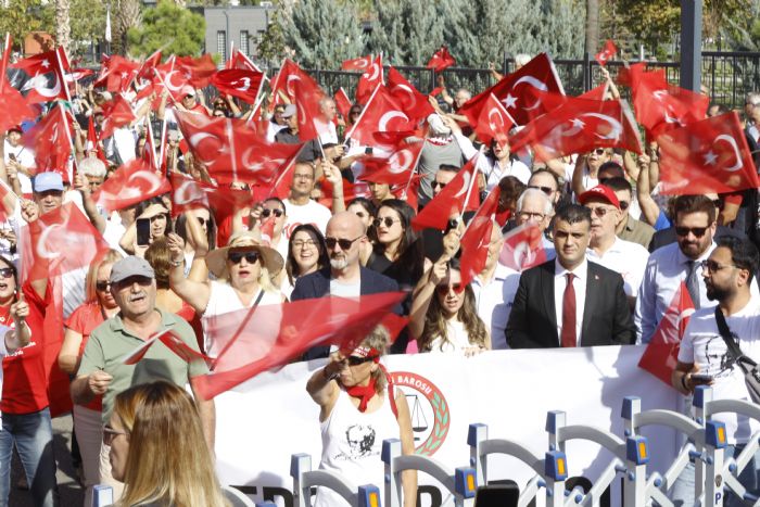 MERSN 100. YIL BYK CUMHURYET YRYܒNDE TEK YREK OLDU...