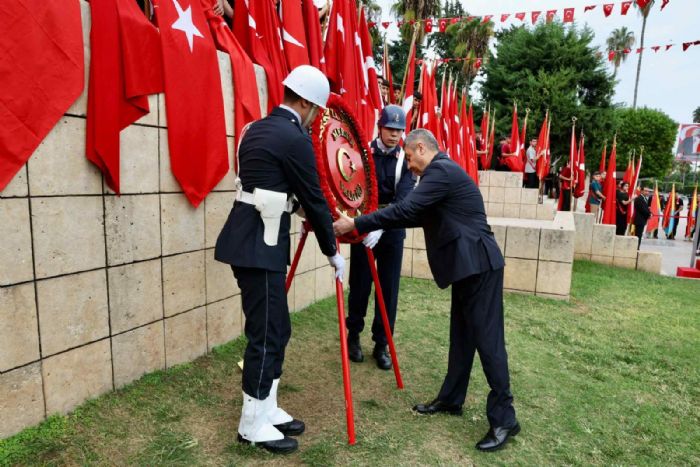 Mersin�de 29 Ekim Cumhuriyet Bayram� T�reni...