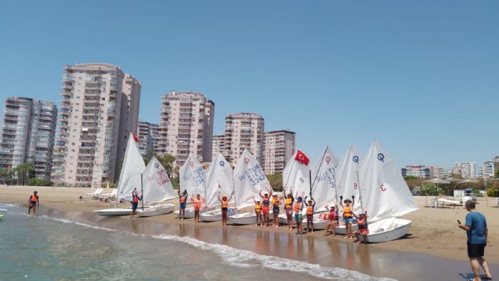 Mersin Rota Yelken Kulbnde trafik youn