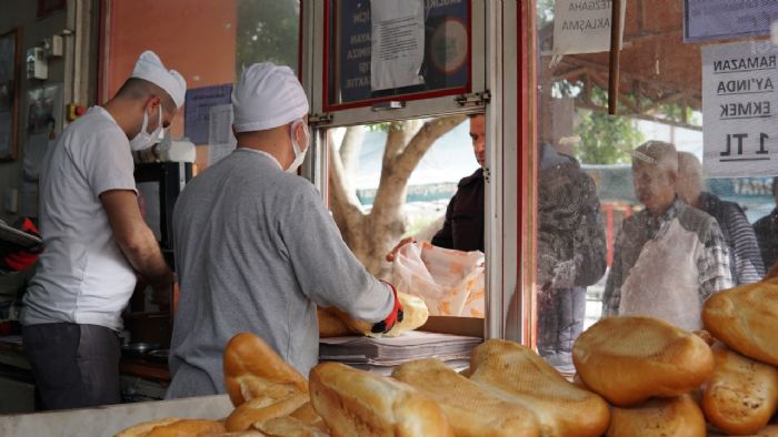 TARSUSTA EKMEK RAMAZAN AYI BOYUNCA 1 TL...