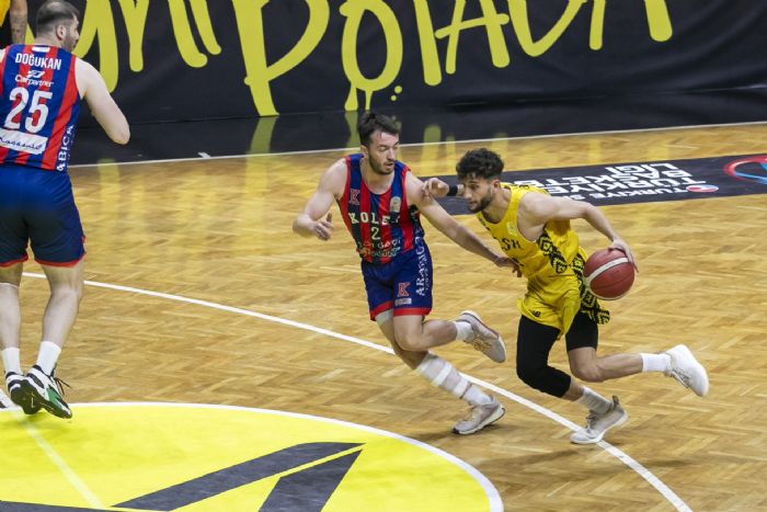 CARETTLAR, PLAY-OFFTA SERYE 1-0 NDE BALADI: 66-60...