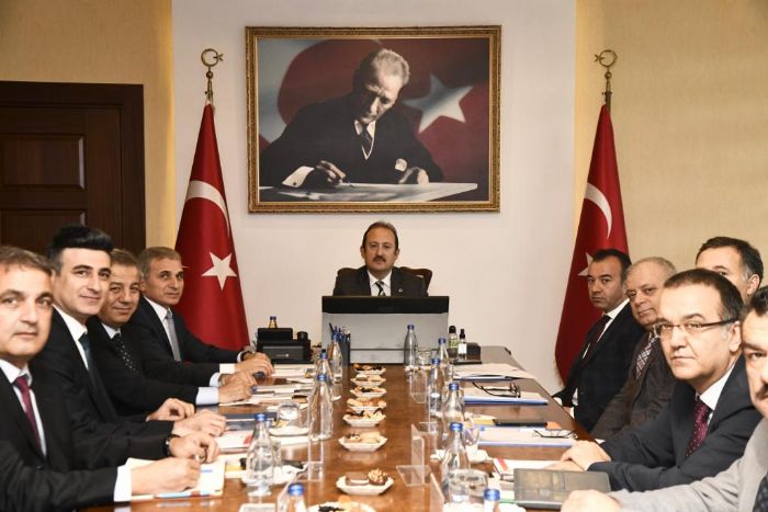 VAL AL HAMZA PEHLVAN, ULATIRMA VE ALTYAPI BAKANLIINA BALI KURUMLARIN AMRLER LE TOPLANTI YA