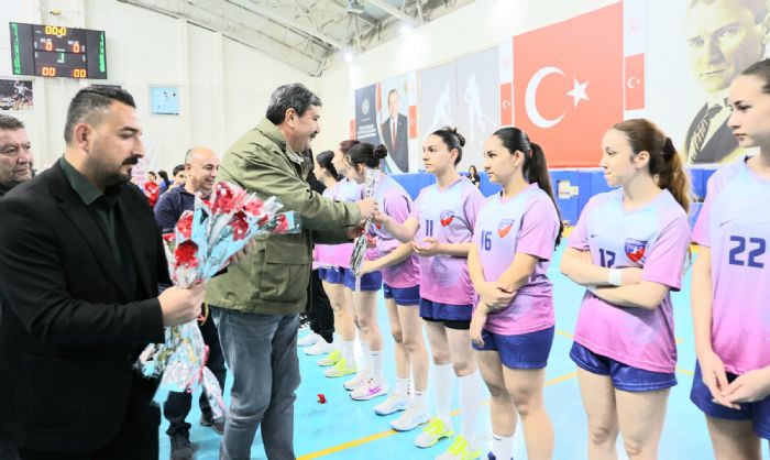 TOROSLAR�IN MELEKLER� BA�ARILARINI S�RD�R�YOR...