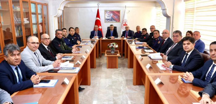 VAL� TOROS, ERDEML�’DE...