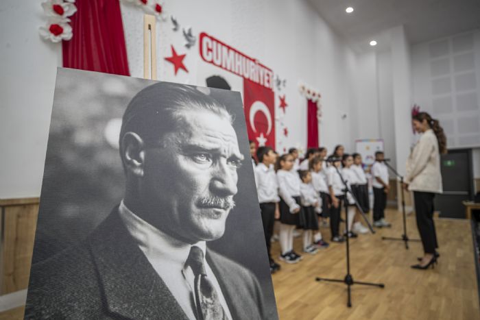B�Y�K�EH�R��N �OCUK KAMP�SLER� VE KURS MERKEZLER�’NDE CUMHUR�YET CO�KUSU...