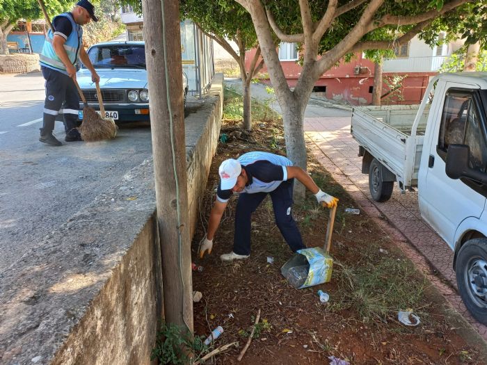 Yeniehir Belediyesi kent genelinde temizlik almalarn srdryor...