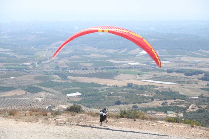 Yeniehir Gelincik Tepesi hava sporlarnn merkezi haline geliyor...