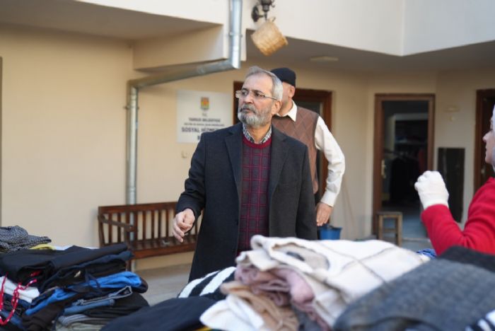 TARSUS BELEDYES VATANDALARIN YARALARINI SARIYOR...