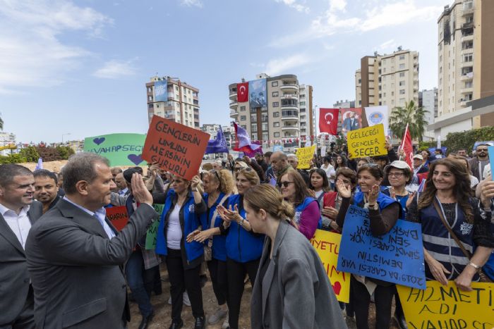 BAKAN SEER: BZM YOLUMUZ HALKI BR YOLDUR...