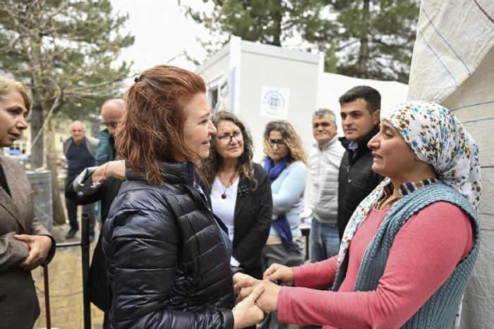 MERSNDEN KADIN KOOPERATFݒNDEN DEPREMZEDE OCUKLARA 23 NSAN HEDYES...