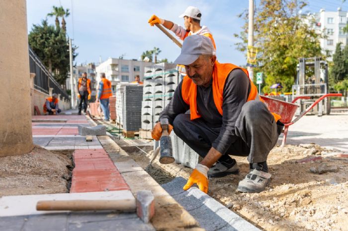 Yeniehirde yol ve kaldrmlar yenileniyor...